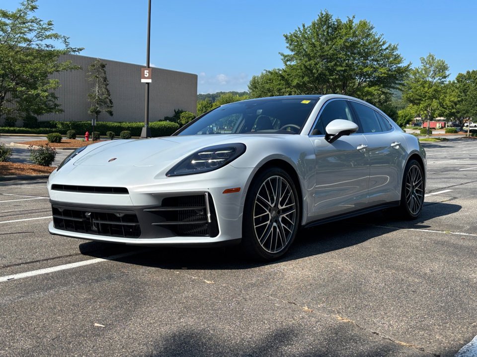 New 2025 Porsche Panamera 4 image 1