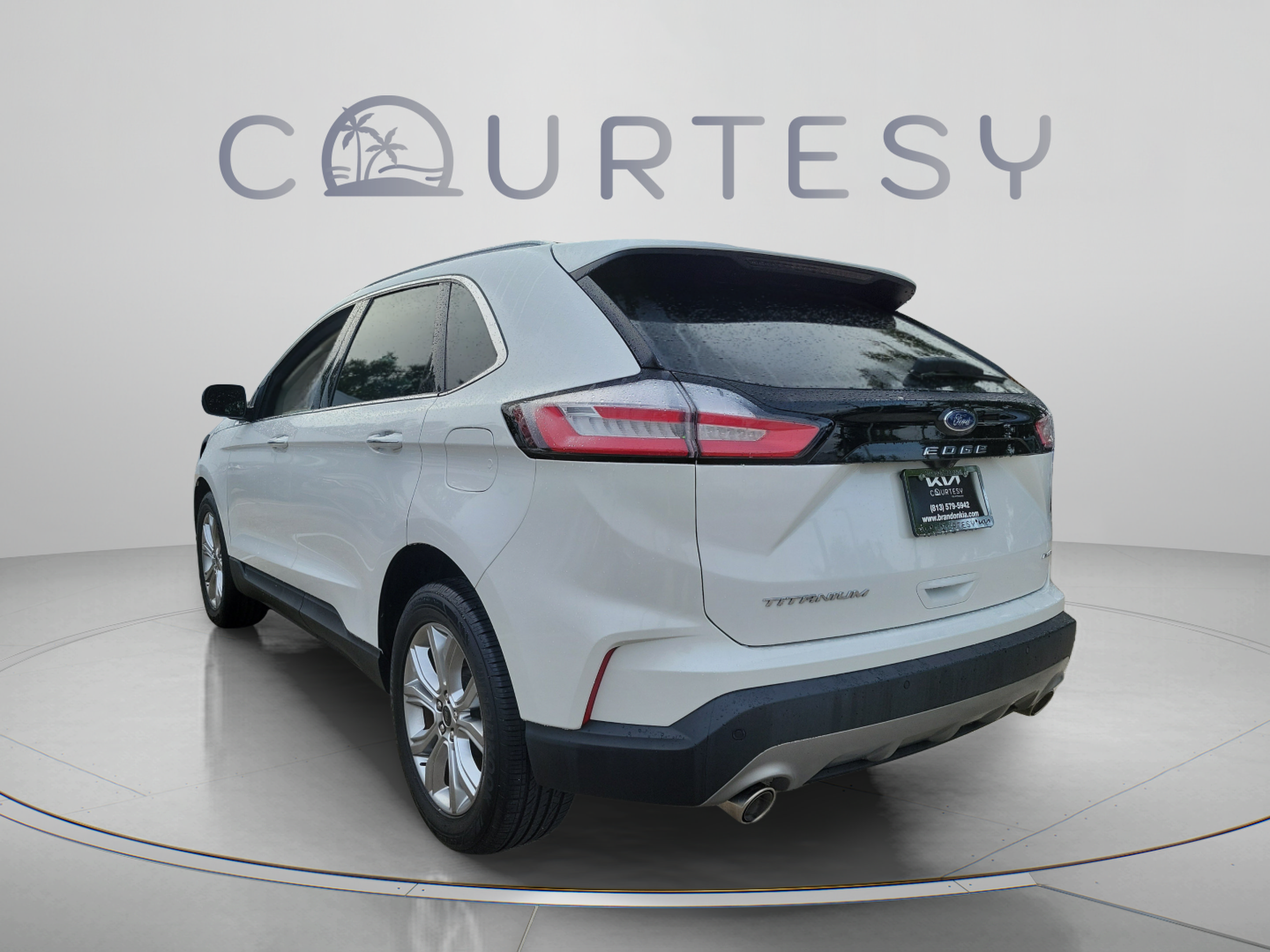 Used 2023 Ford Edge Titanium AWD/4WD image 2