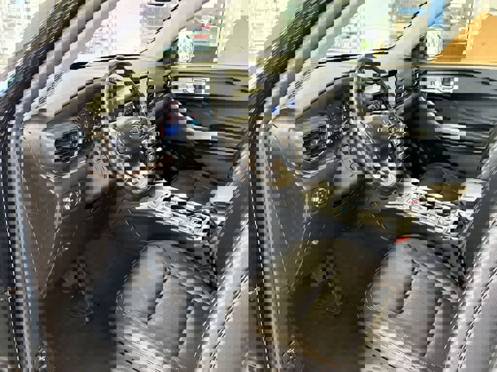 Used 2022 Ford Explorer Limited w/ Equipment Group 301A image 10