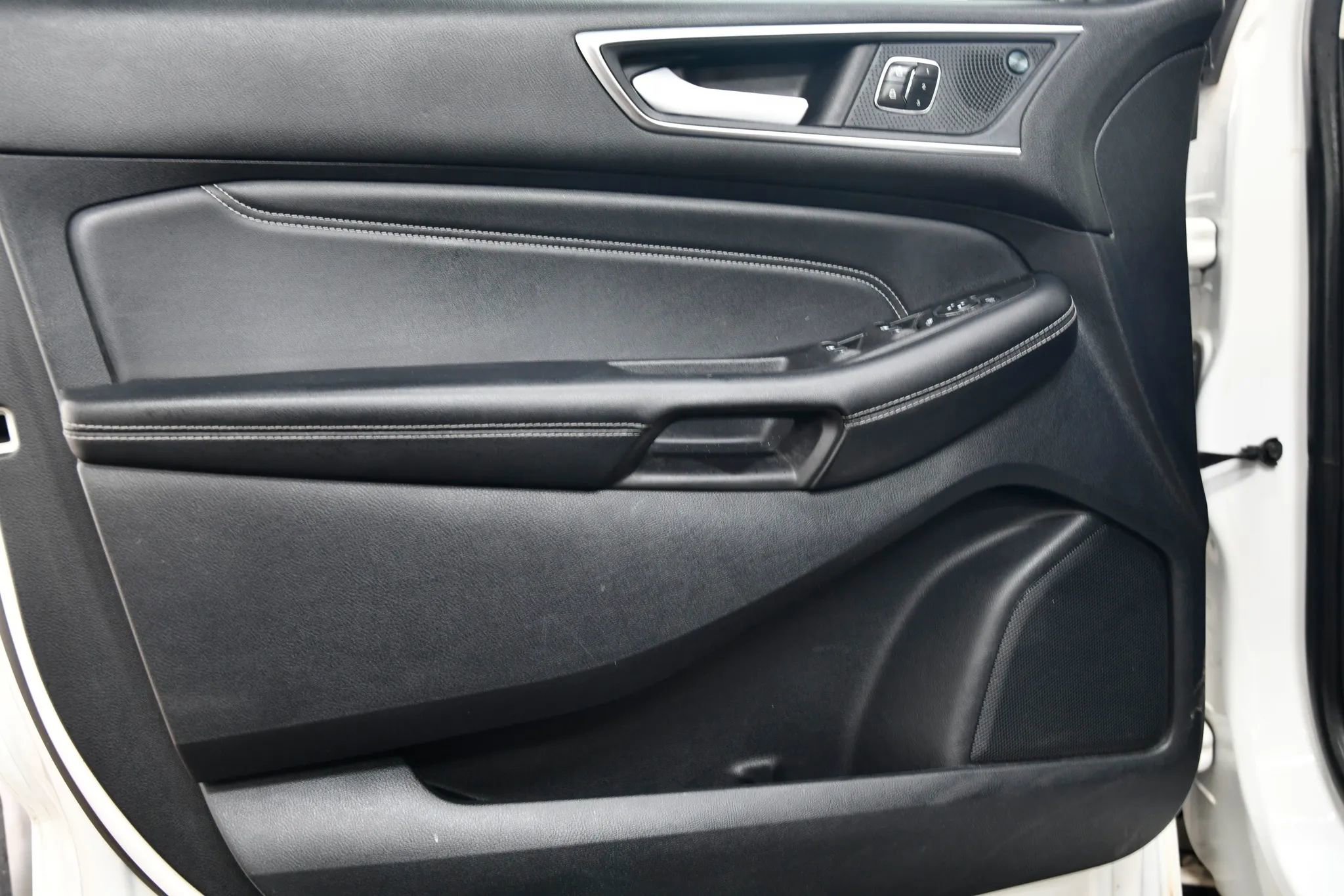 Used 2021 Ford Edge Titanium image 9