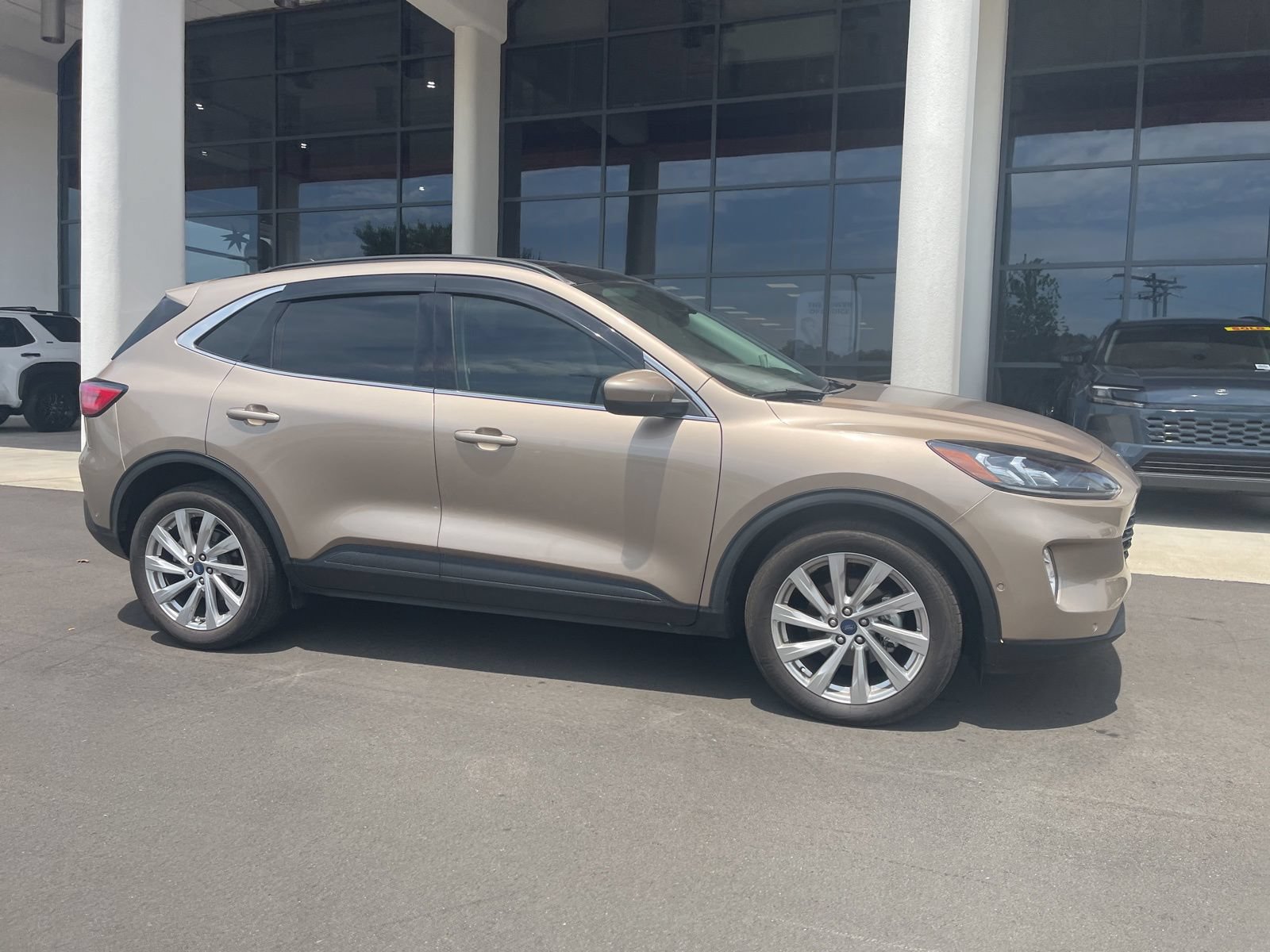 Used 2021 Ford Escape Titanium w/ Titanium Elite Package AWD/4WD image 9