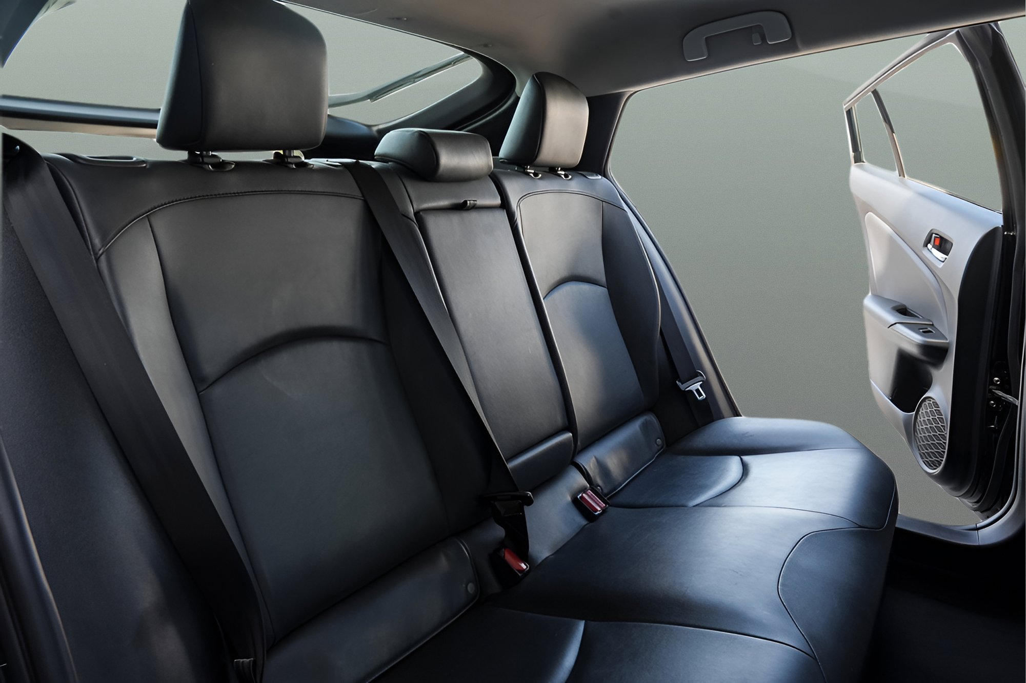 Used 2020 Toyota Prius XLE image 16