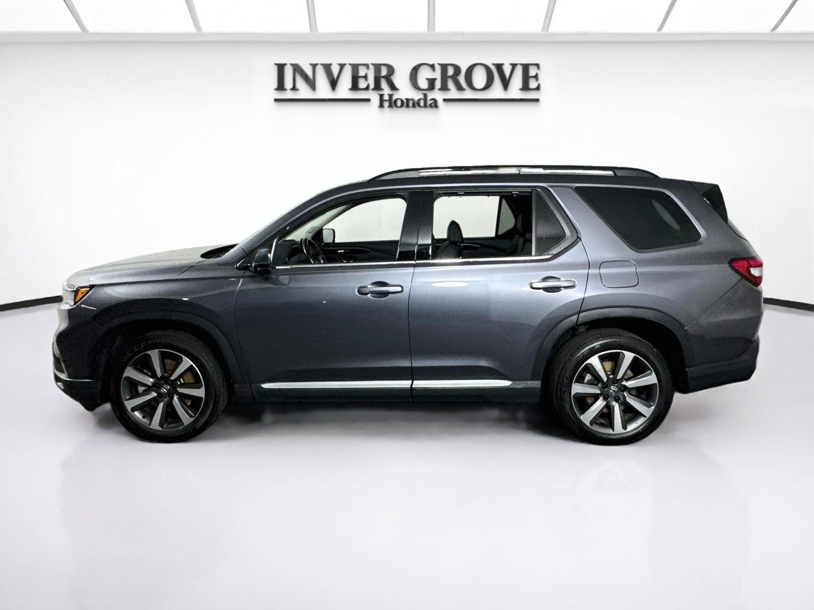 Used 2024 Honda Pilot Touring image 8