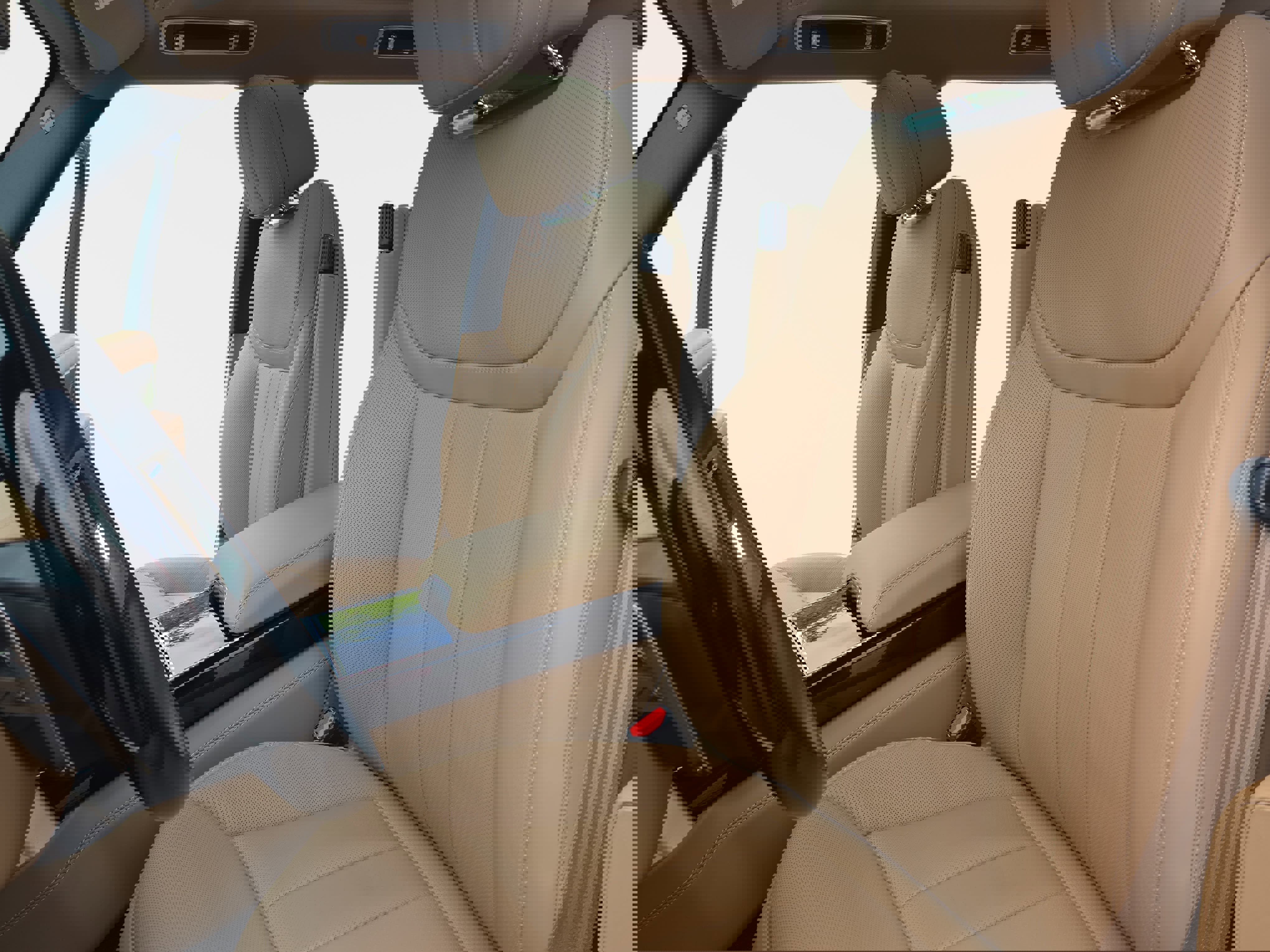 Certified 2025 Land Rover Range Rover SE image 15