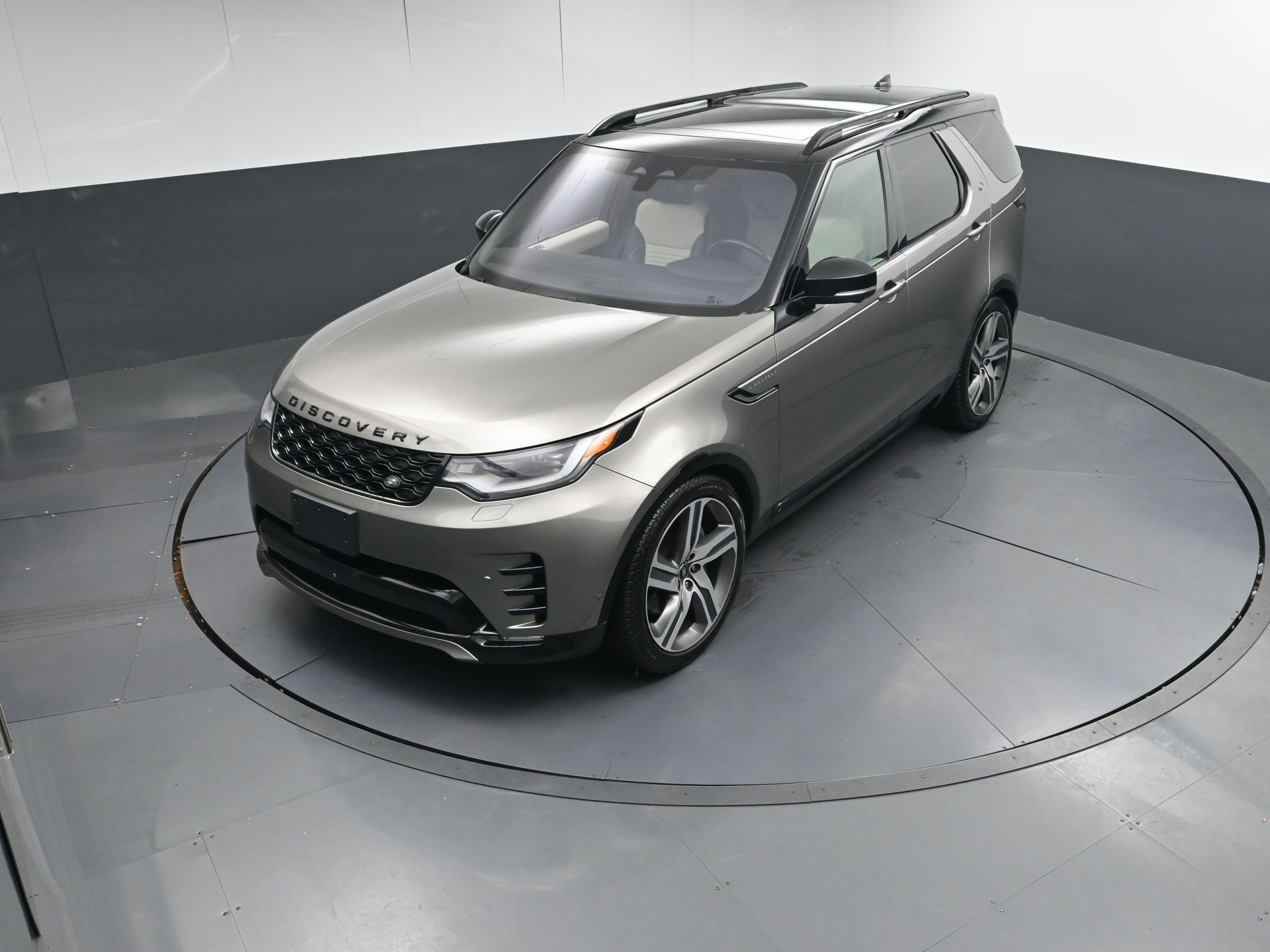Used 2022 Land Rover Discovery HSE R-Dynamic image 32