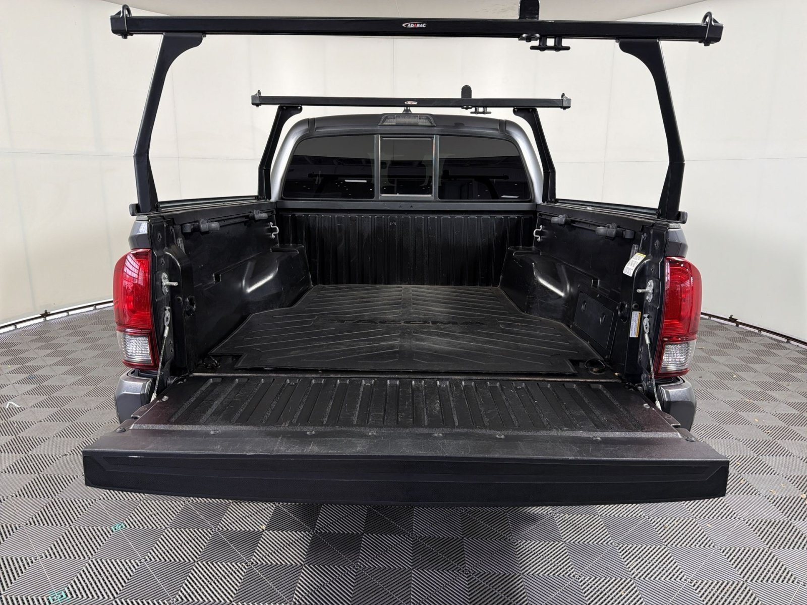 Used 2022 Toyota Tacoma SR w/ SR Convenience Package RWD image 26