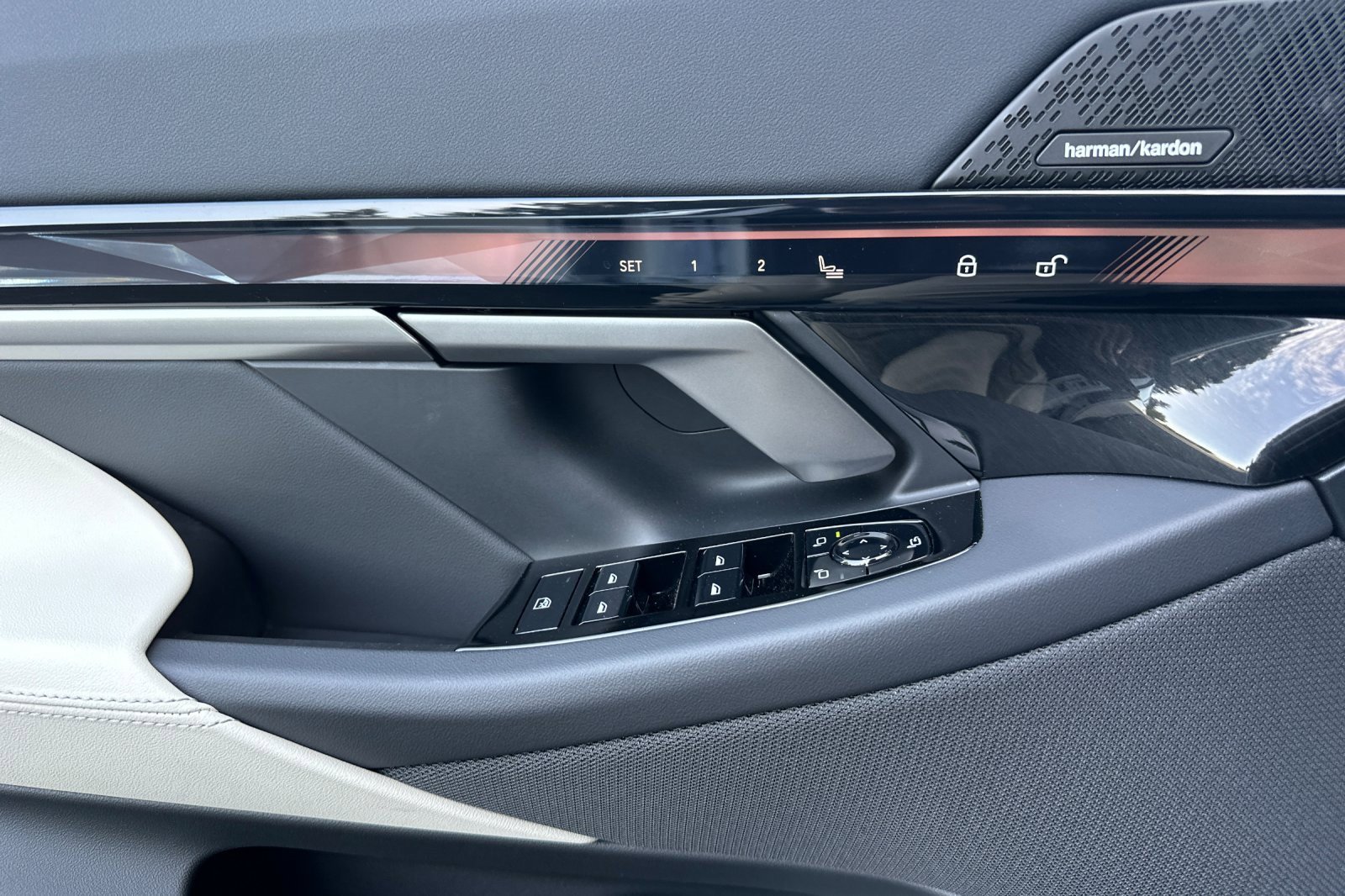 New 2026 BMW i5 eDrive40 w/ M Sport Package image 8