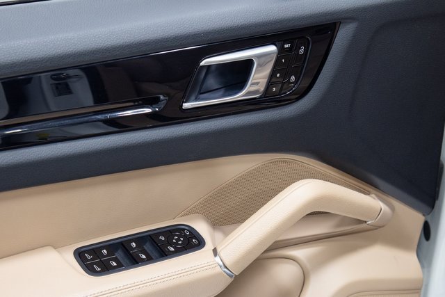 Used 2019 Porsche Cayenne image 11