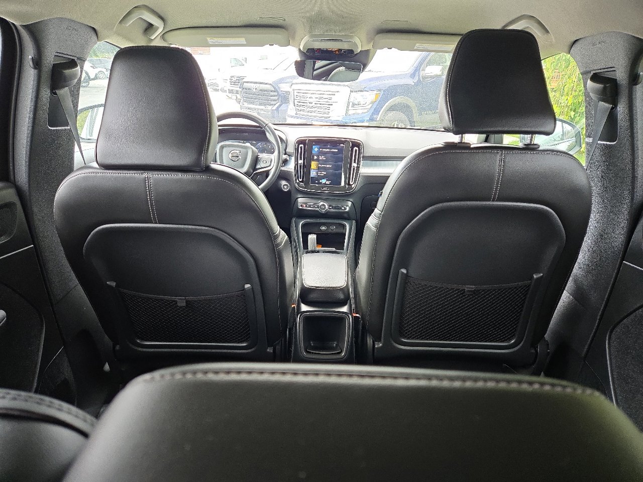 Used 2021 Volvo XC40 T4 Momentum image 10