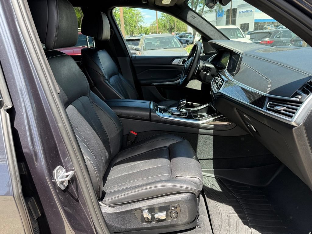 Used 2020 BMW X7 xDrive40i w/ M Sport Package AWD/4WD image 19