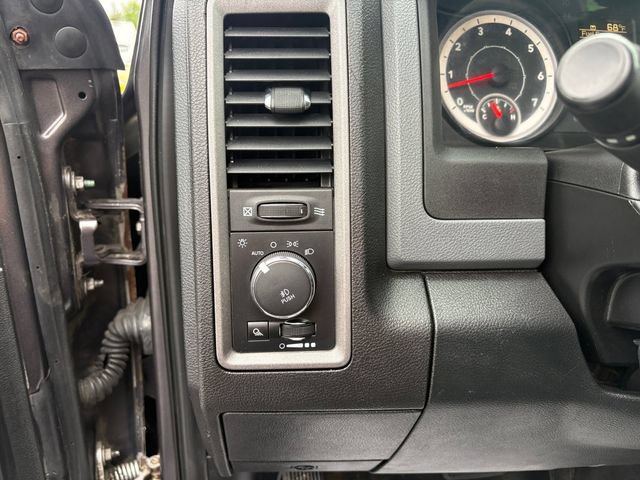 Used 2014 RAM 1500 ST w/ SXT Appearance Group AWD/4WD image 19