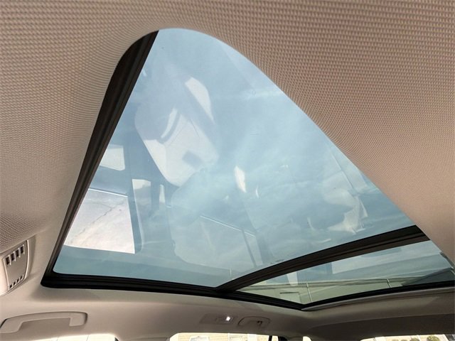 Used 2020 Volkswagen Tiguan SE w/ Panoramic Sunroof Package image 13