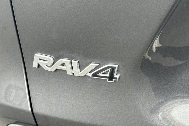 Certified 2022 Toyota RAV4 XLE Premium AWD/4WD image 32