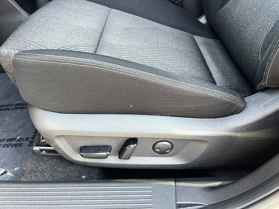 Certified 2025 Nissan Rogue SV FWD image 21