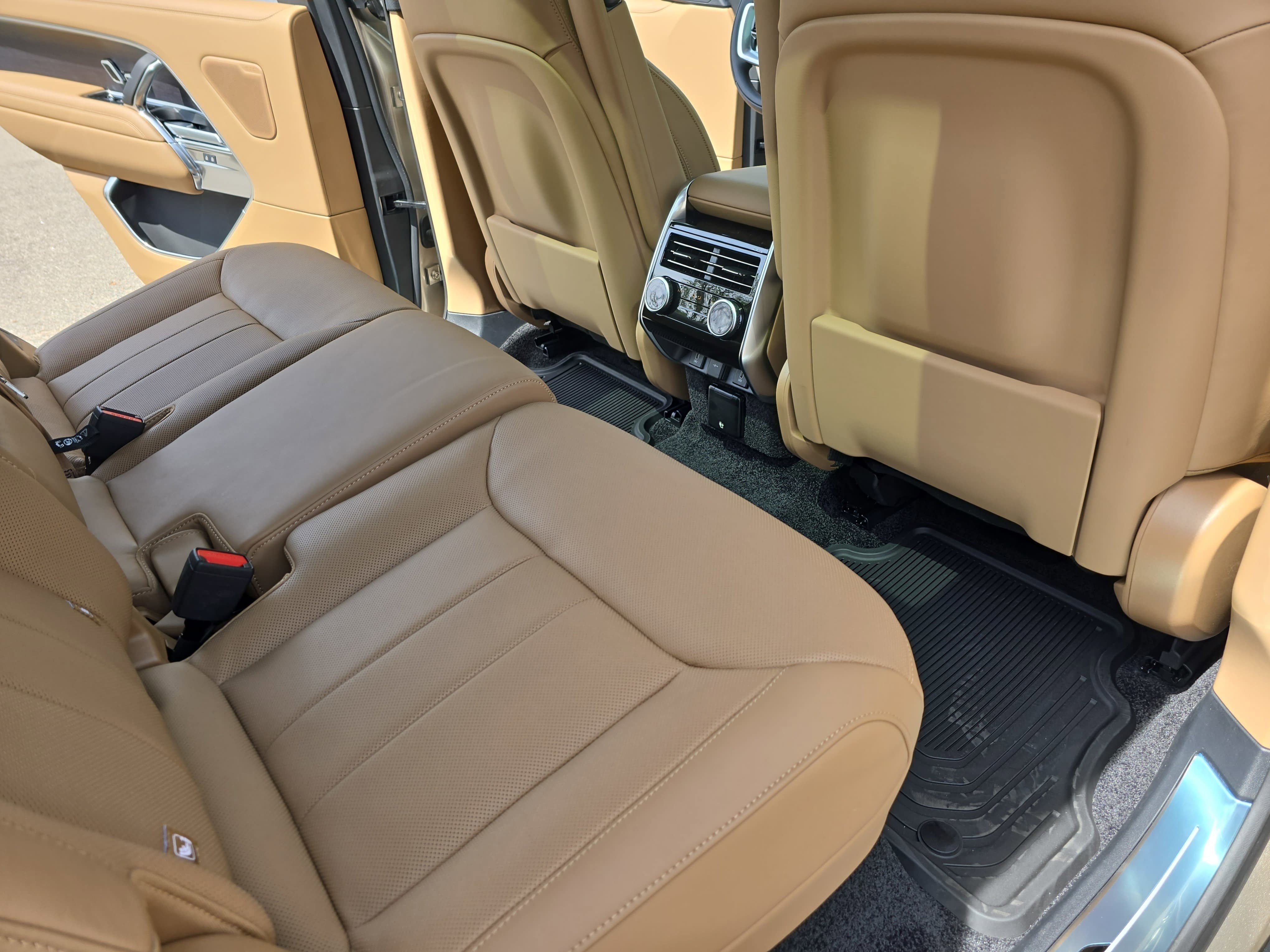New 2026 Land Rover Range Rover Long Wheelbase SE AWD/4WD image 11