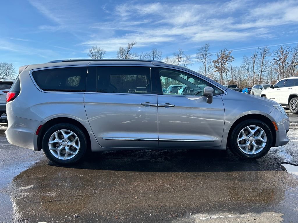 Used 2017 Chrysler Pacifica Touring-L Plus w/ Advanced Safetytec Group image 8