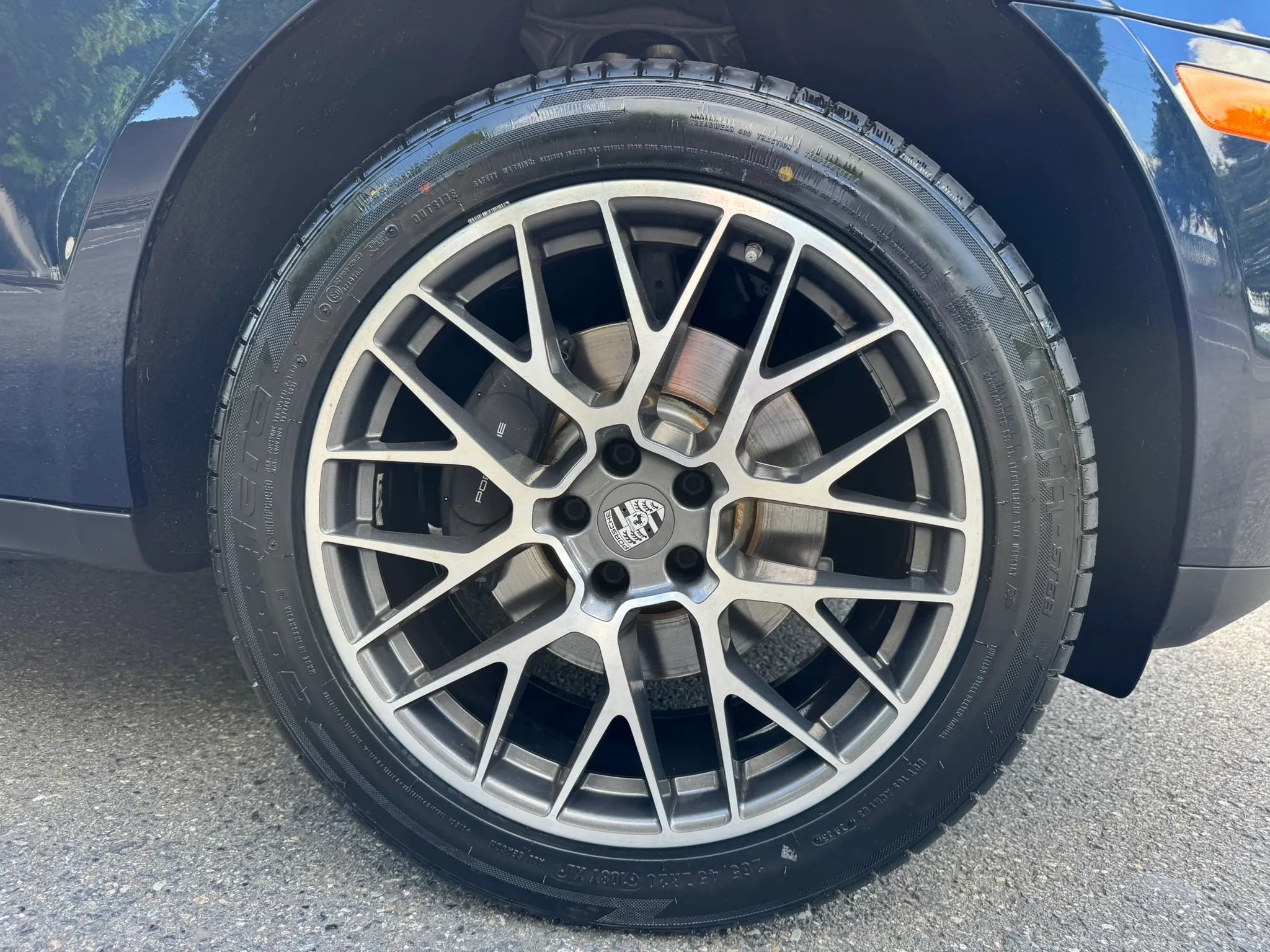 Used 2018 Porsche Macan Sport Edition AWD/4WD image 18