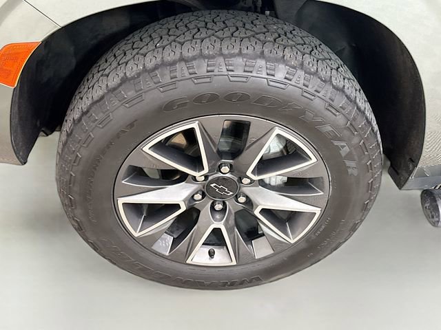 Used 2023 Chevrolet Tahoe Z71 w/ Luxury Package AWD/4WD image 35