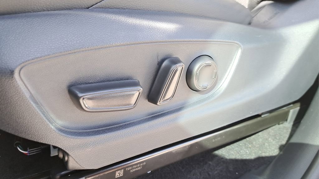 Certified 2025 Toyota Tacoma Limited image 19