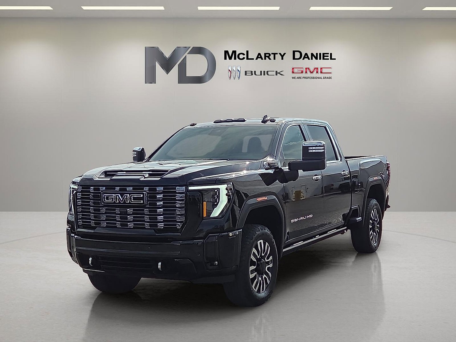 Used 2025 GMC Sierra 2500 Denali Ultimate w/ Max Trailering Package image 2