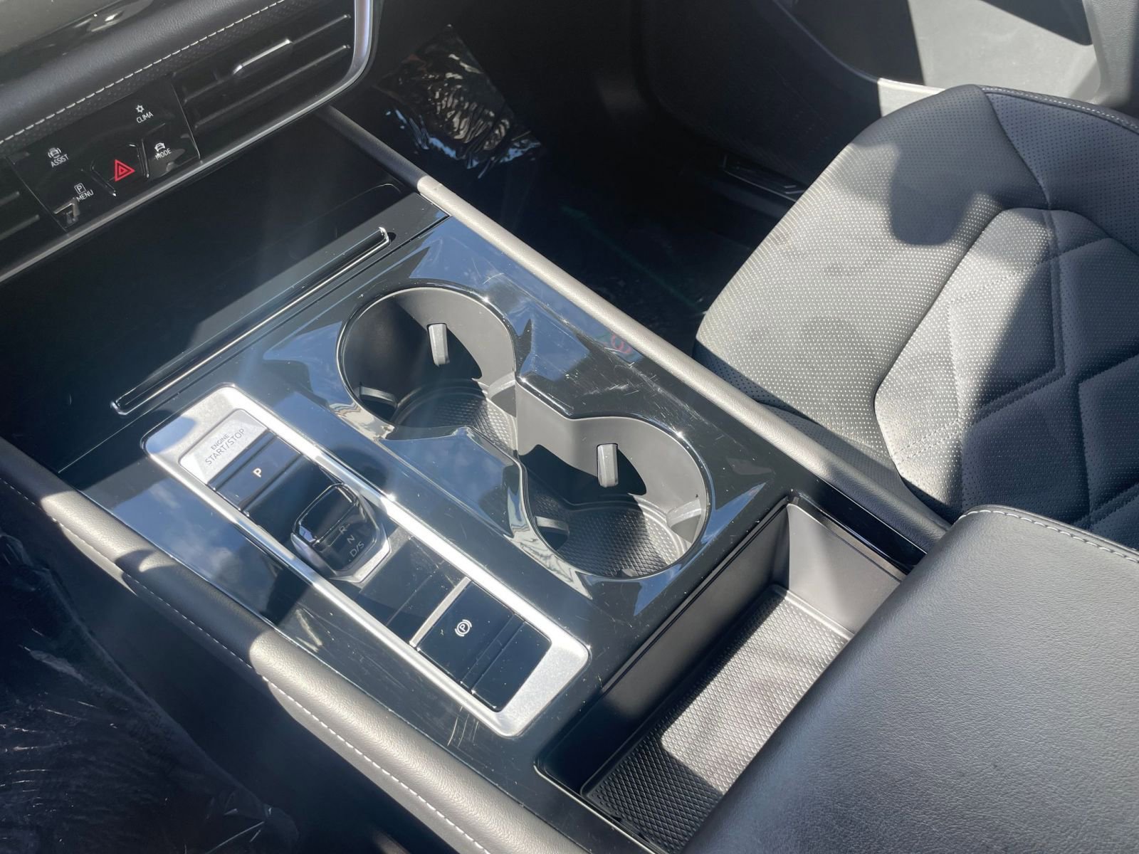 Used 2025 Volkswagen Atlas Cross Sport SE image 41