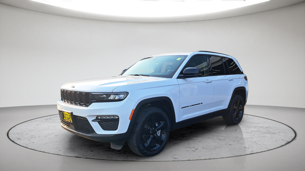 Used 2023 Jeep Grand Cherokee Limited w/ Black Appearance Package AWD/4WD image 17