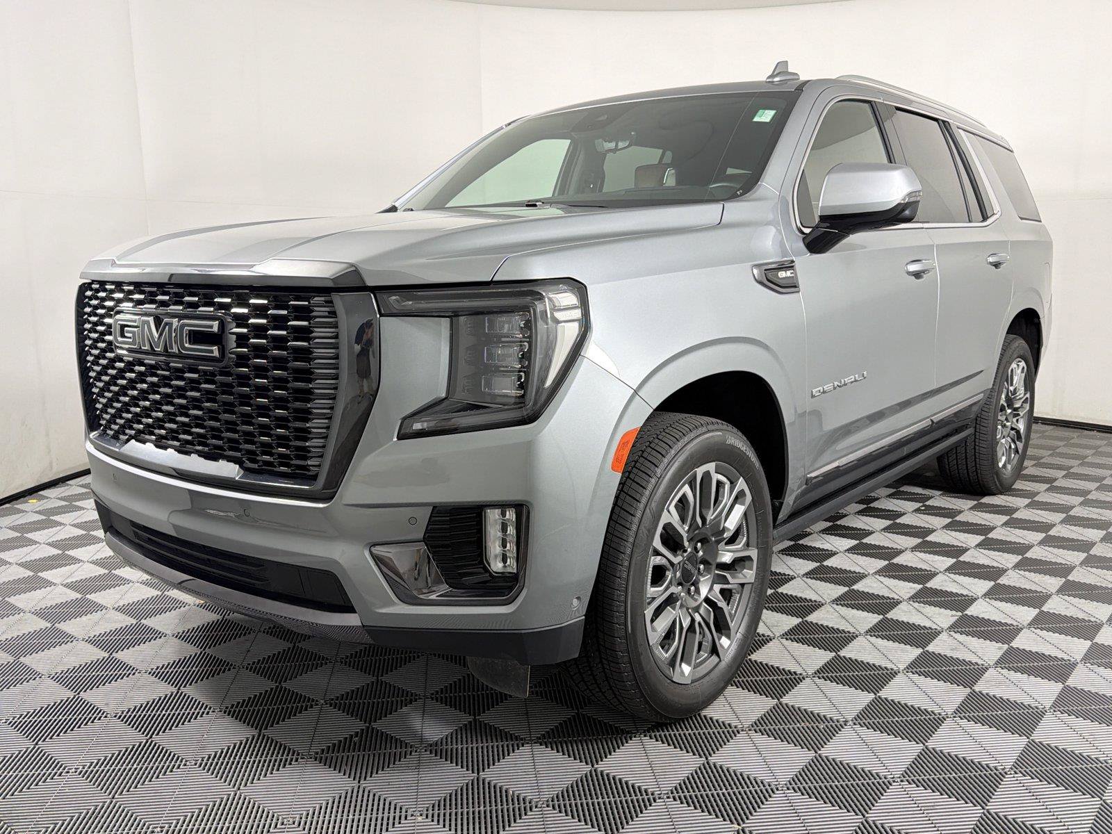 Certified 2024 GMC Yukon Denali Ultimate AWD/4WD image 3