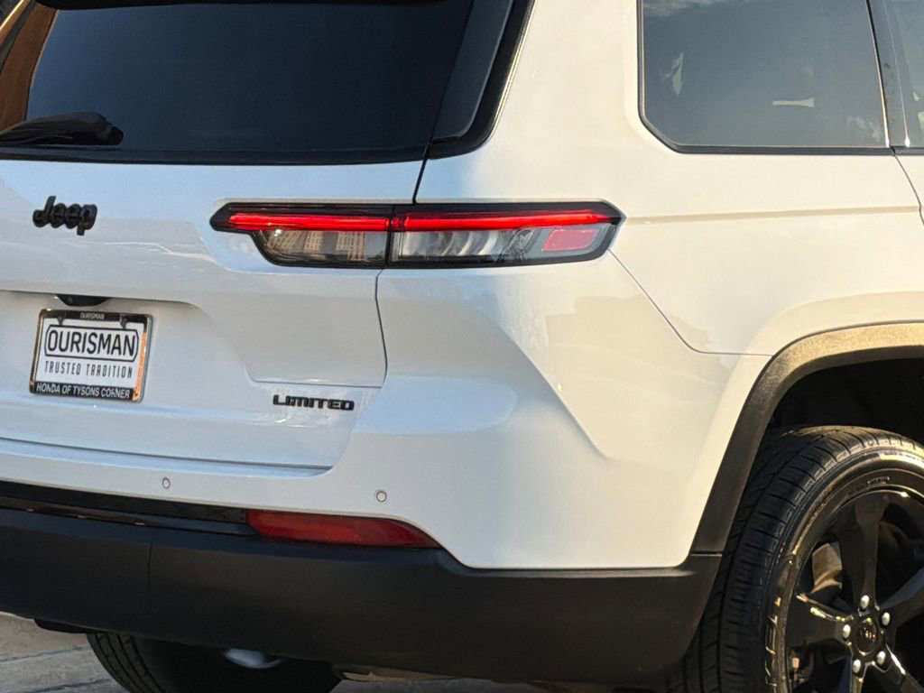 Used 2022 Jeep Grand Cherokee L Limited w/ Black Appearance Package image 8