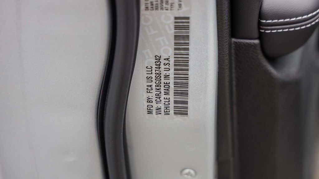 New 2025 Jeep Grand Cherokee L Limited w/ Black Appearance Package image 30