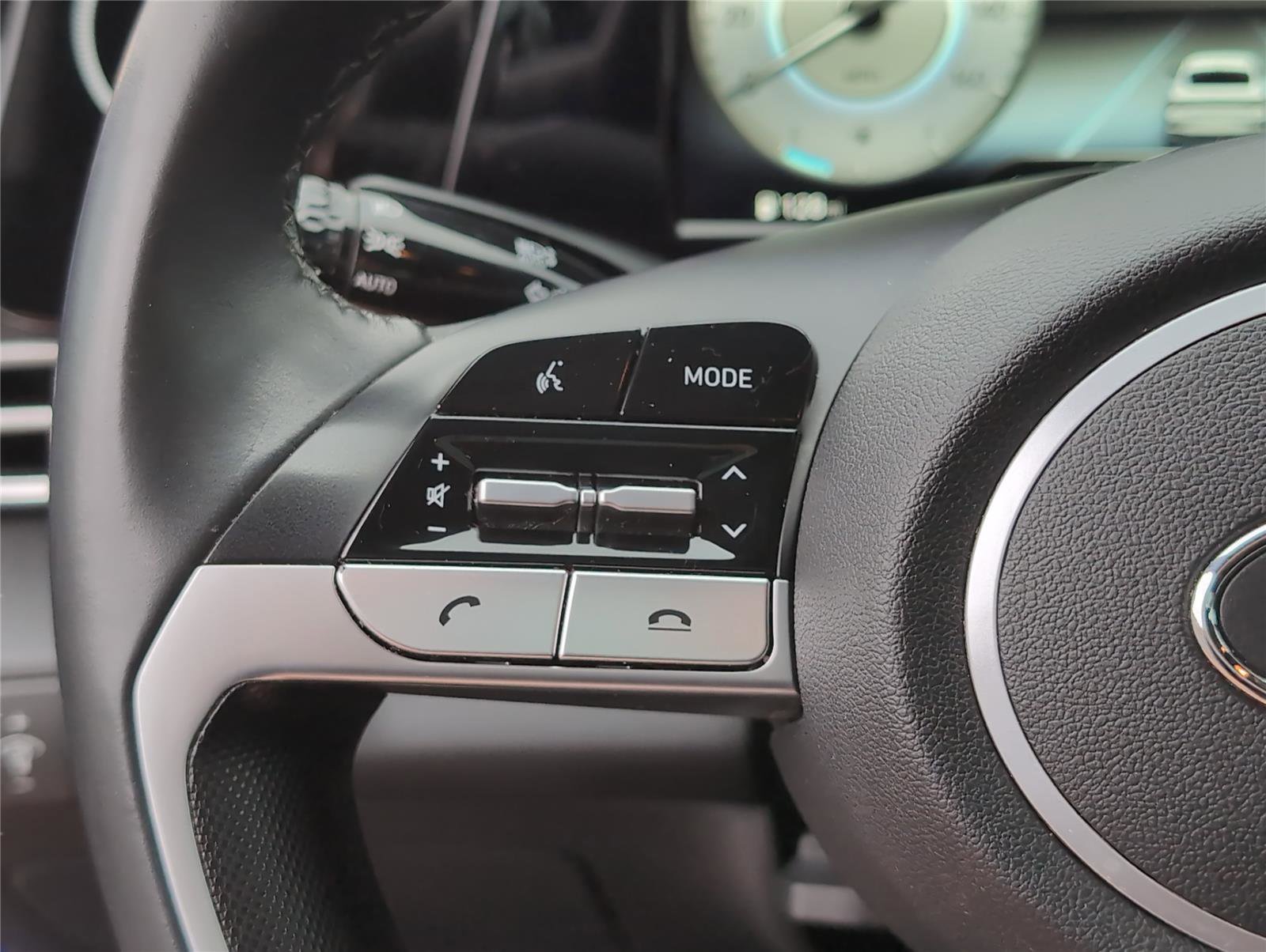 Used 2021 Hyundai Elantra SEL w/ Convenience + Premium Package image 29