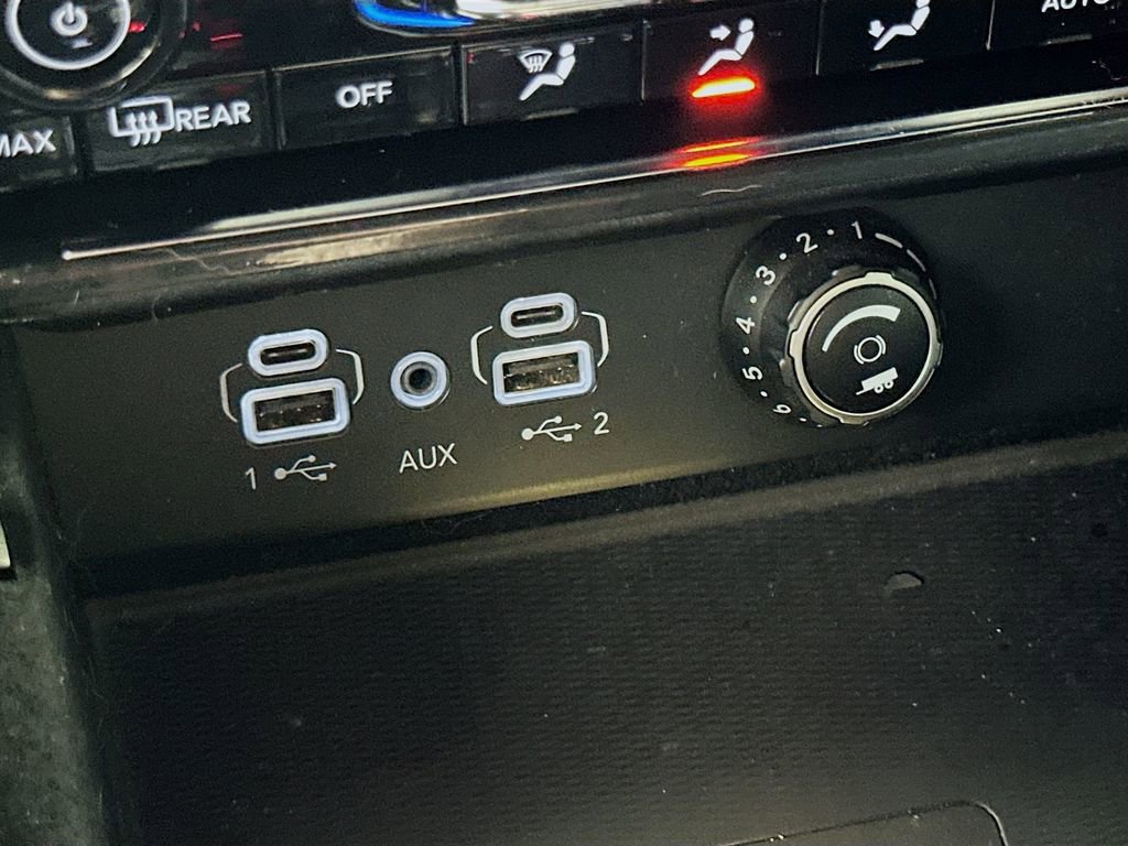 Used 2022 Jeep Grand Cherokee L Limited w/ Luxury Tech Group II image 34