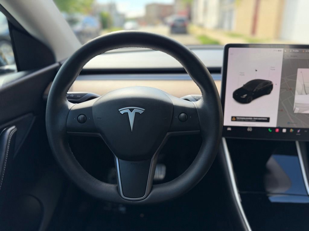 Used 2021 Tesla Model Y Long Range AWD/4WD image 34