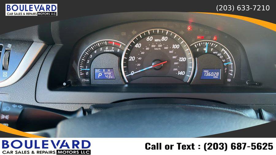 Used 2012 Toyota Camry L image 29