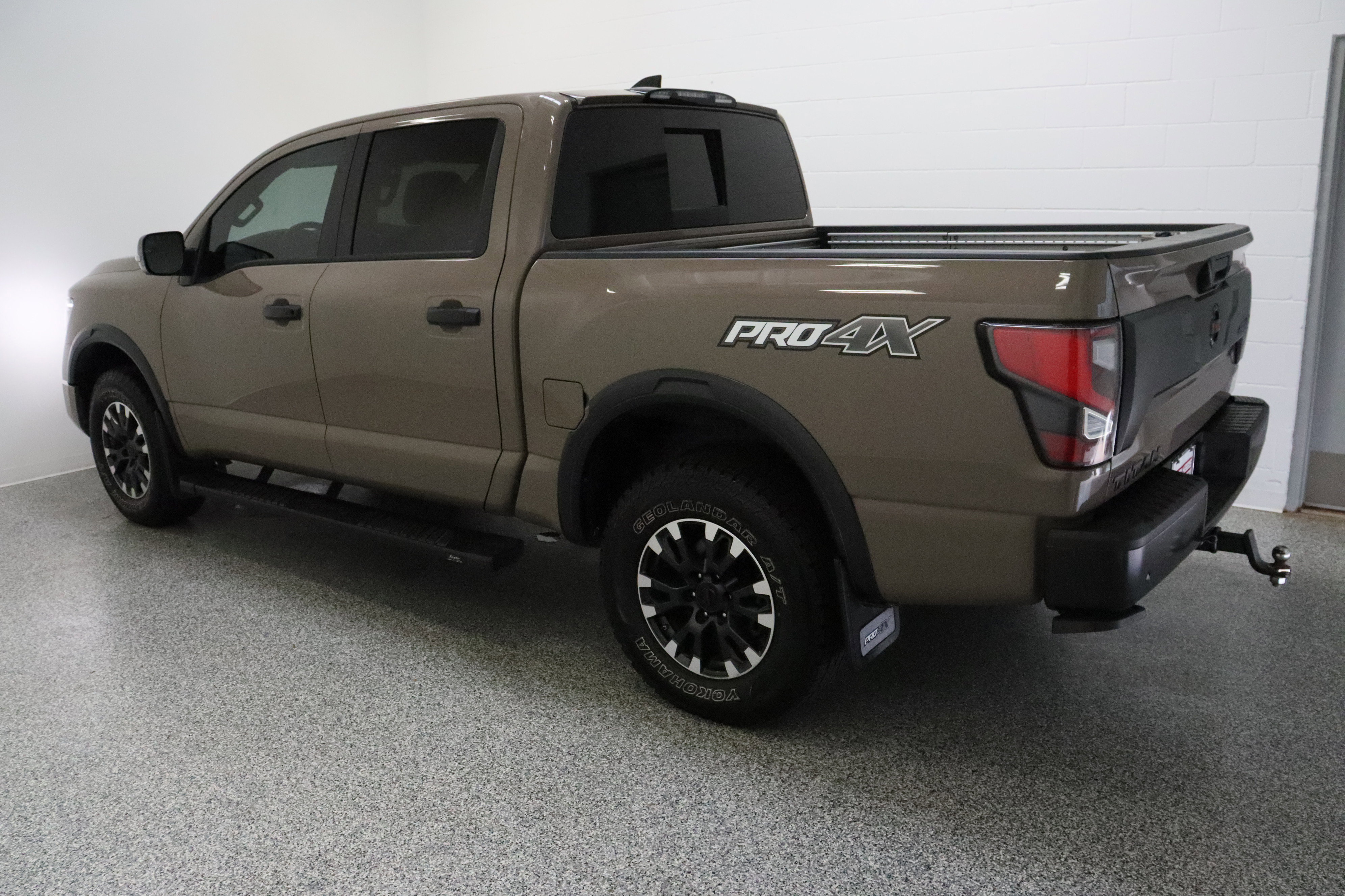 Used 2022 Nissan Titan PRO-4X w/ Pro-4x Convenience Package image 9