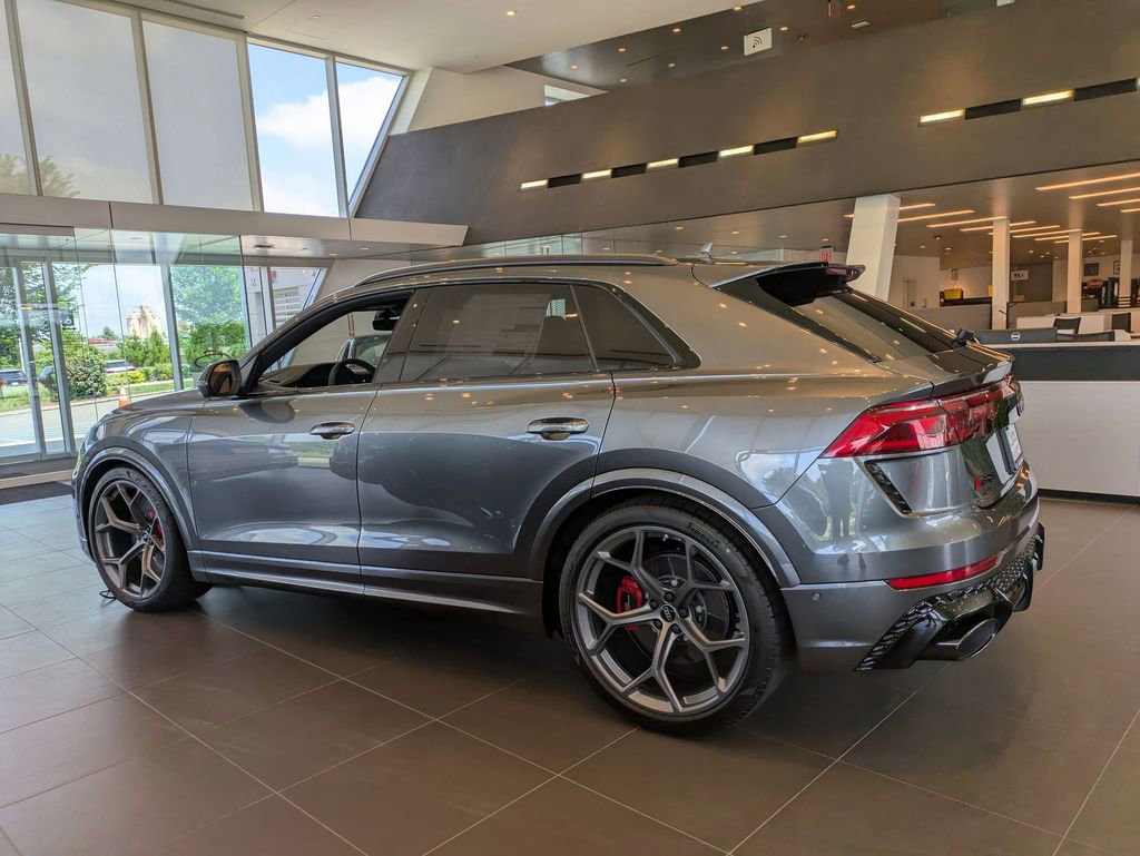 New 2025 Audi RS Q8 performance image 4