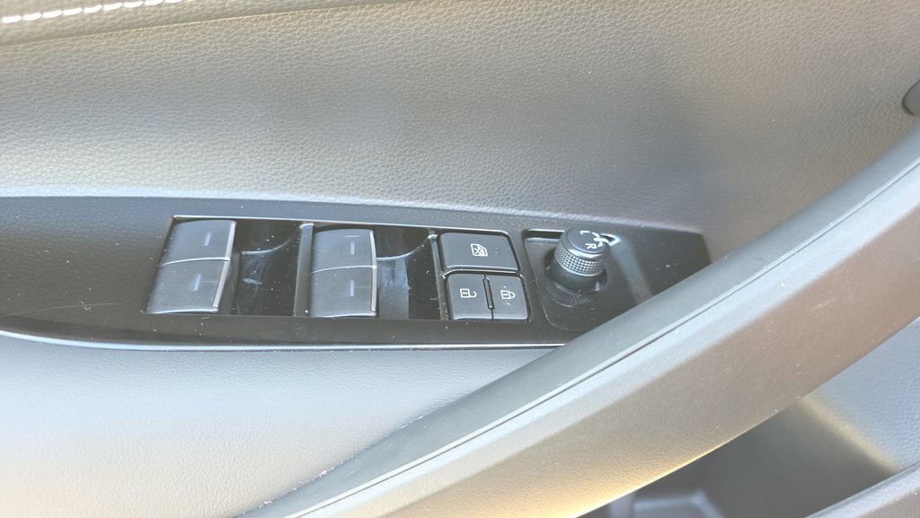 Used 2025 Toyota Corolla SE FWD image 19