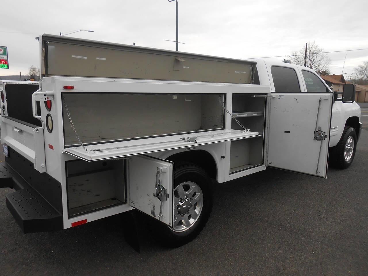 Used 2011 Chevrolet Silverado 3500 LT AWD/4WD image 10