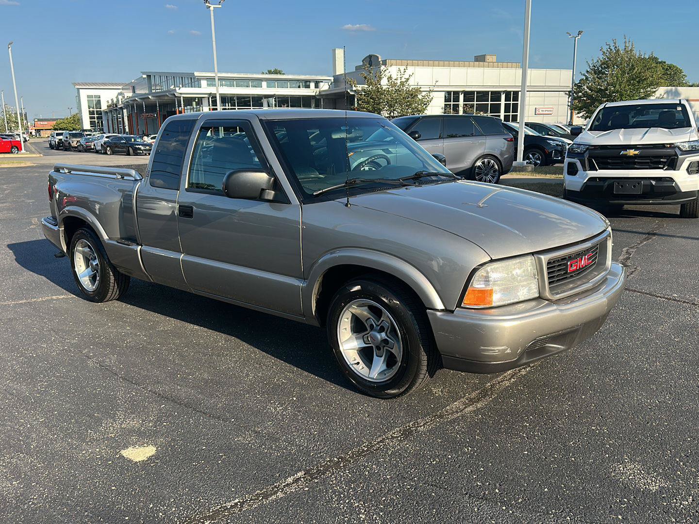 Used 2001 GMC Sonoma SLS w/ Hot Looks Pkg RWD image 1