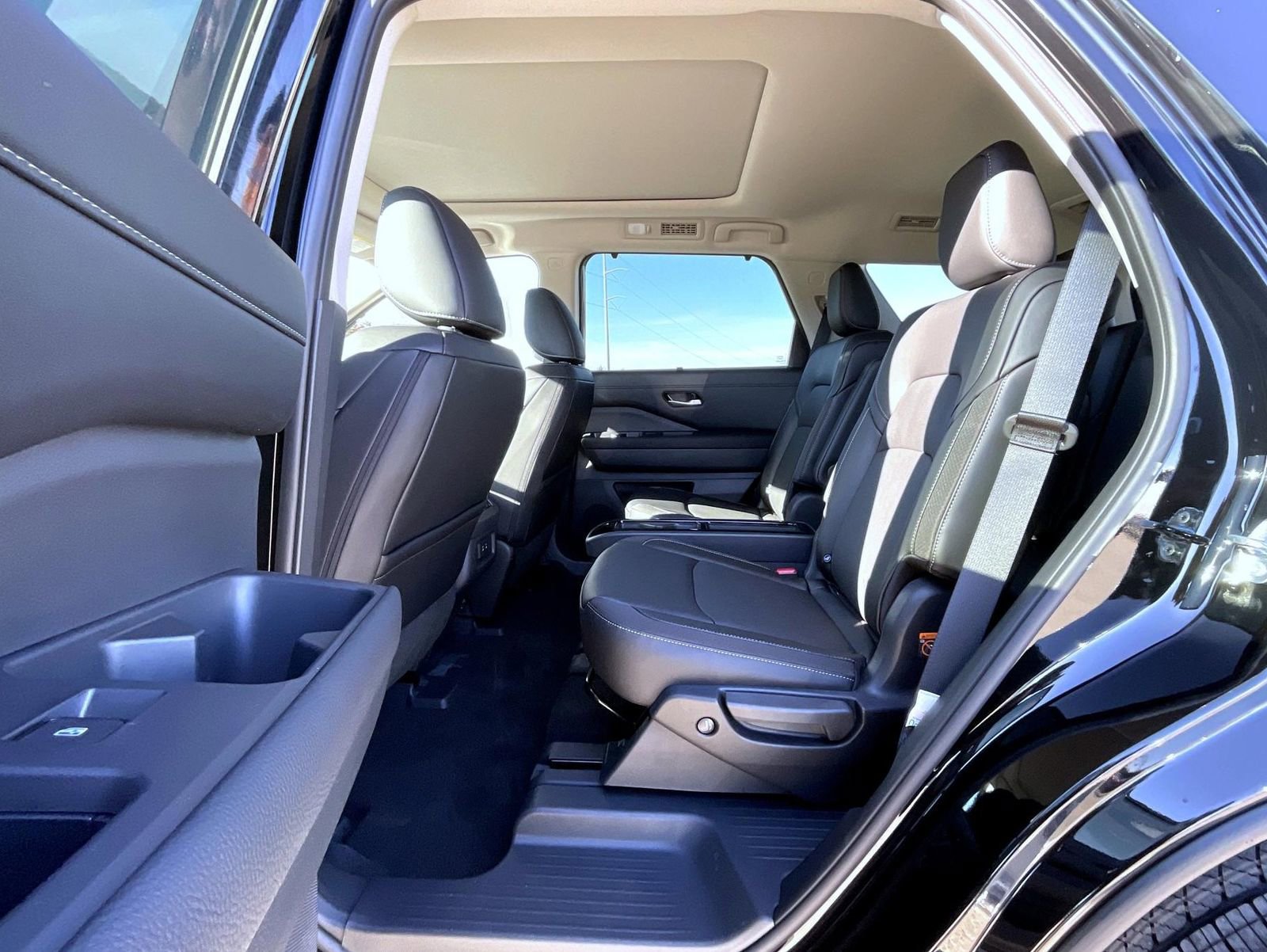 New 2026 Nissan Pathfinder SL w/ SL Premium Package image 11