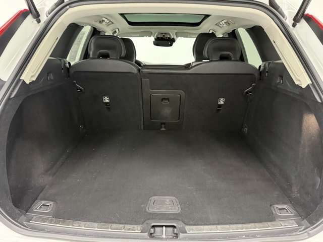 Used 2021 Volvo XC60 T6 Momentum image 25