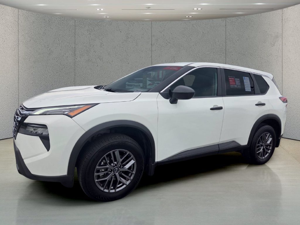 Used 2026 Nissan Rogue S FWD image 9
