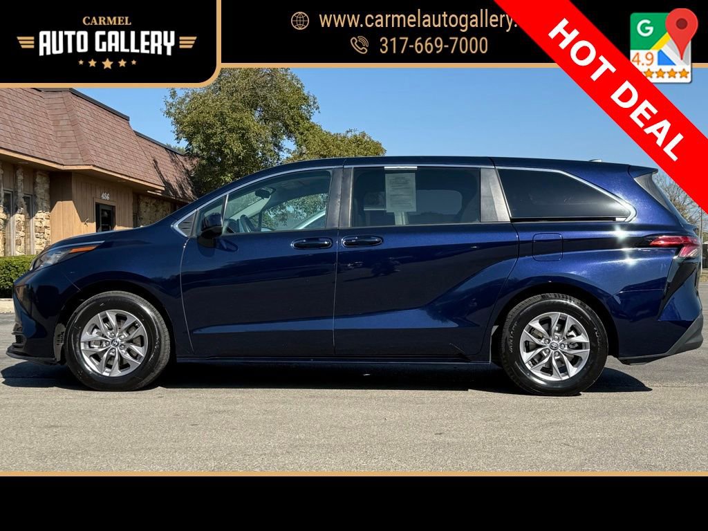 Used 2022 Toyota Sienna LE image 2