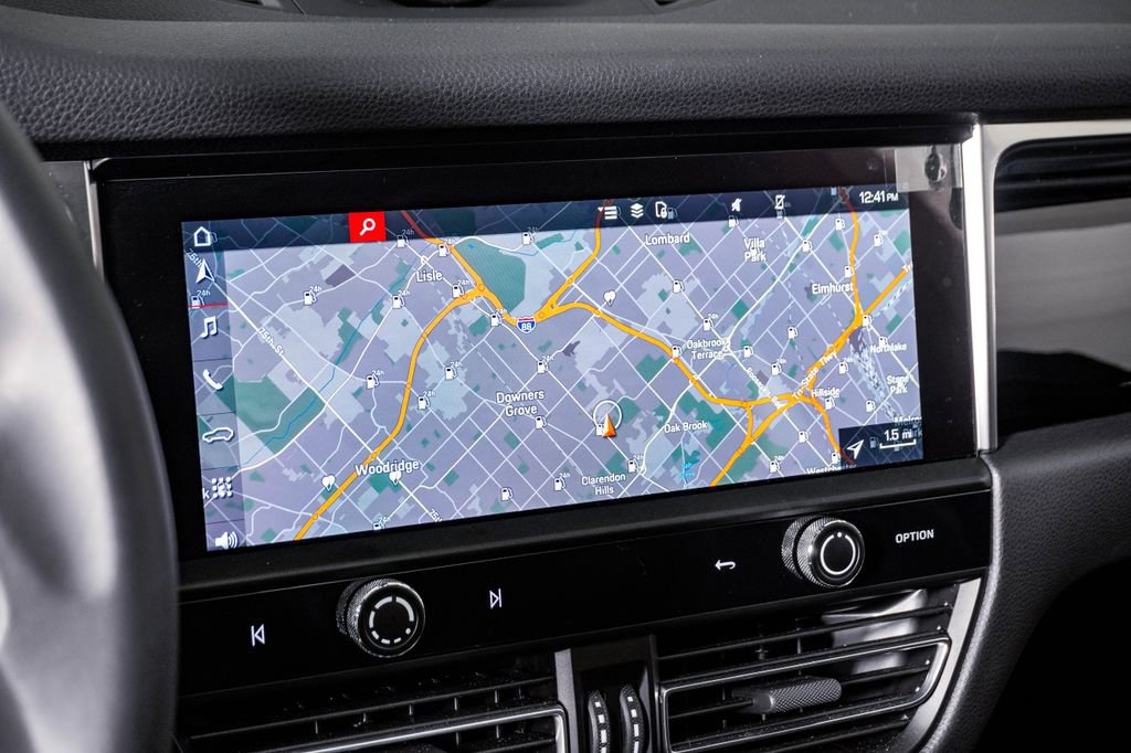 Certified 2025 Porsche Macan image 22