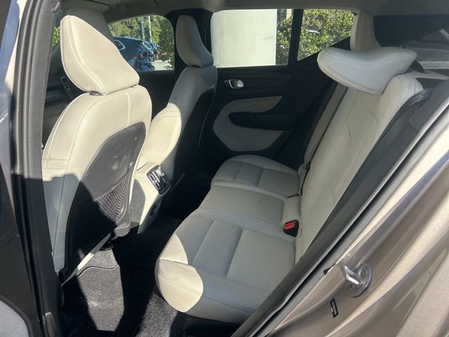 Used 2024 Volvo XC40 B5 Ultimate w/ Protection Package Premier image 10