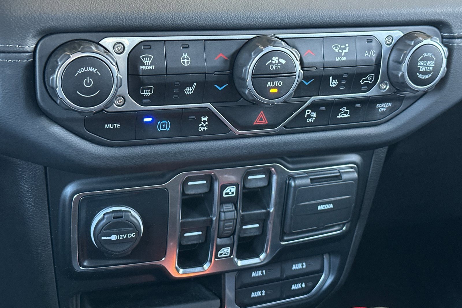 Used 2024 Jeep Wrangler High Altitude image 20