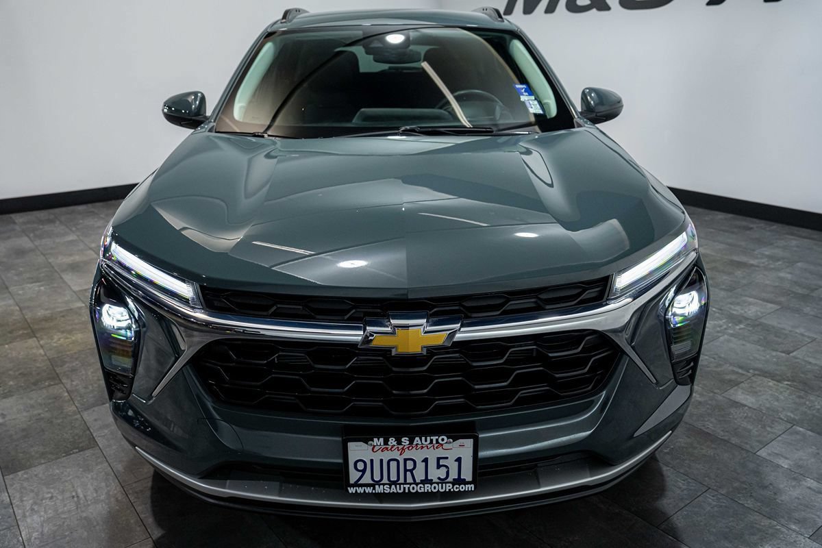 Used 2025 Chevrolet Trax LT w/ LT Convenience Package FWD image 6