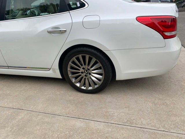 Used 2014 Hyundai Equus Signature RWD image 3
