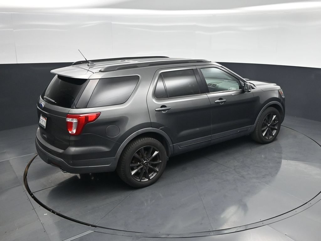 Used 2018 Ford Explorer XLT w/ Equipment Group 202A FWD image 39
