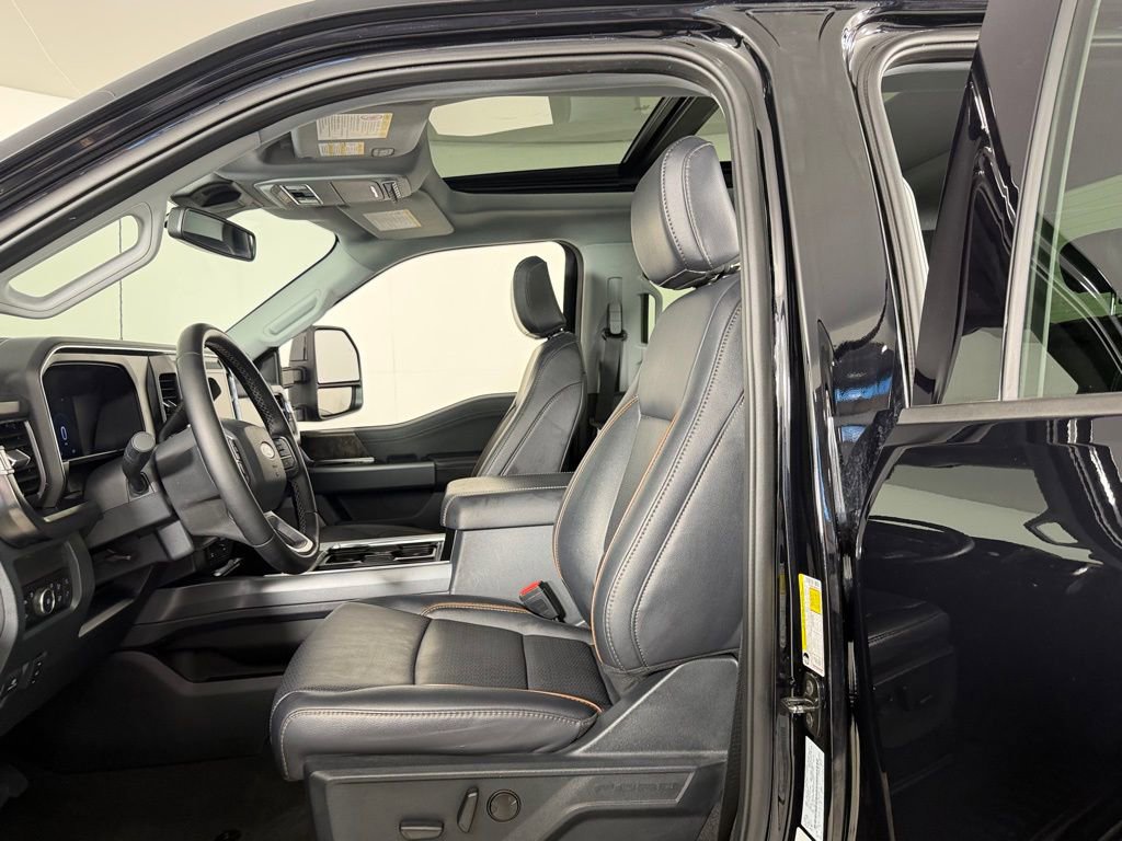 Used 2025 Ford F350 Lariat w/ Black Appearance Package image 24