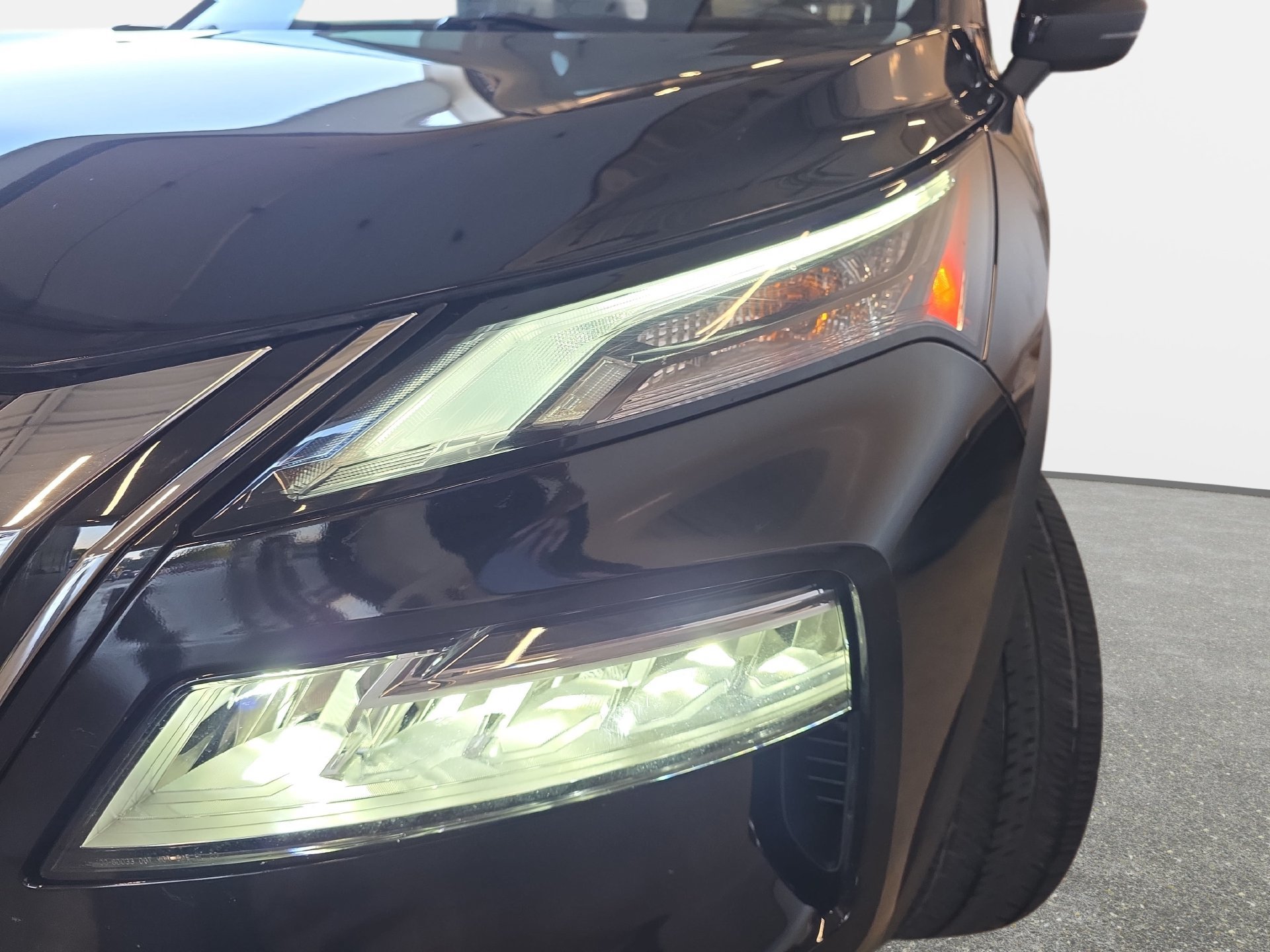 Used 2023 Nissan Rogue SV FWD image 27